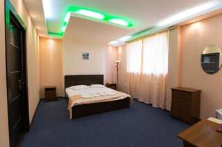 Гостиница Антей Новосибирск Полулюкс с большой двуспальной кроватью-3